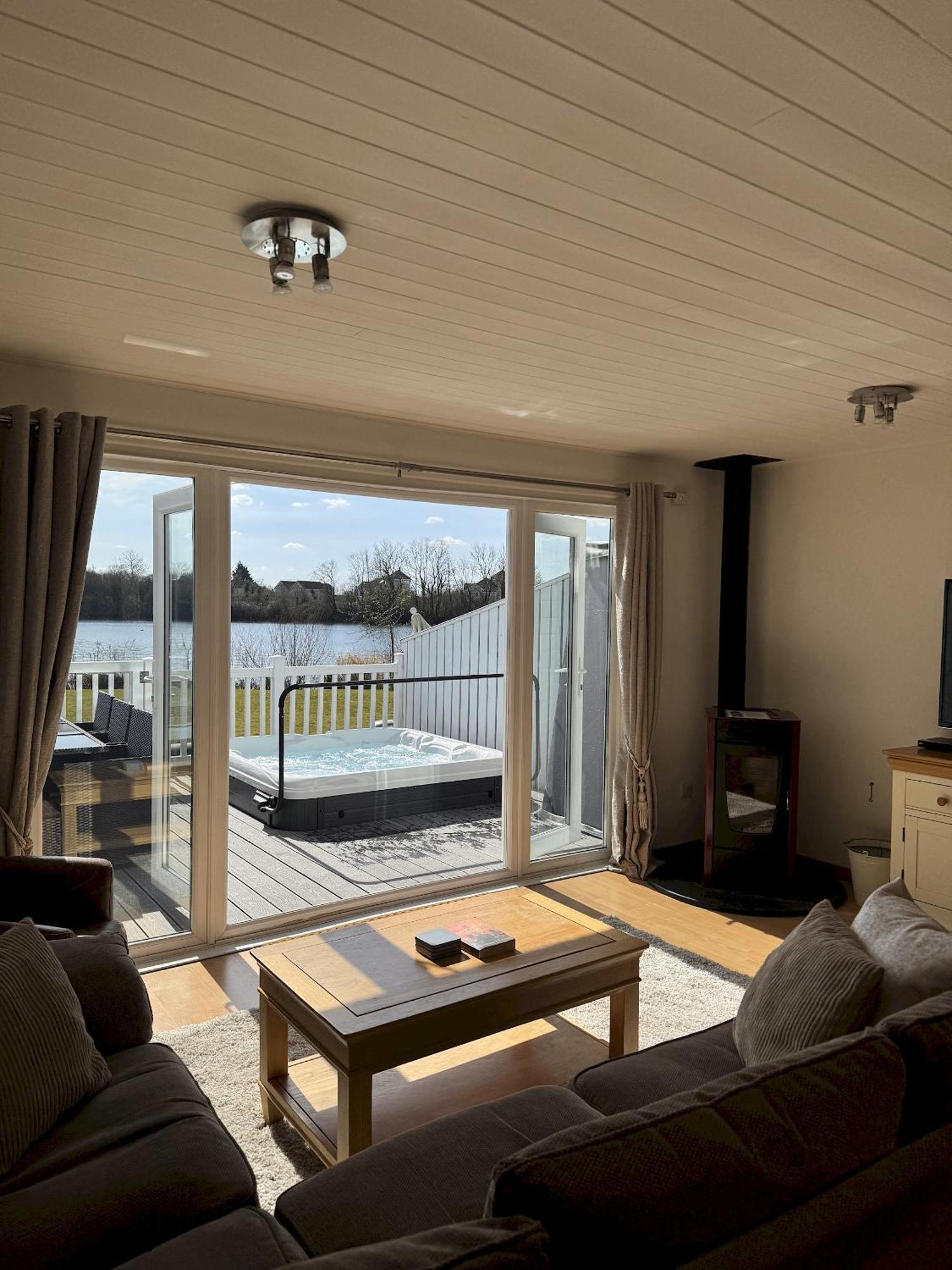 Medway Hot Tub Lodge サウス・サーニー エクステリア 写真