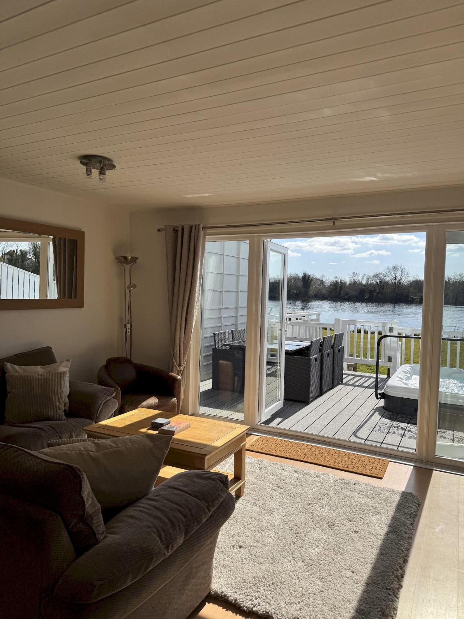 Medway Hot Tub Lodge サウス・サーニー エクステリア 写真