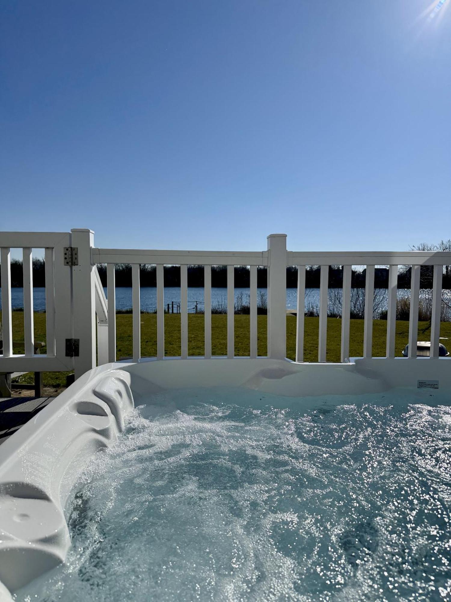Medway Hot Tub Lodge サウス・サーニー エクステリア 写真